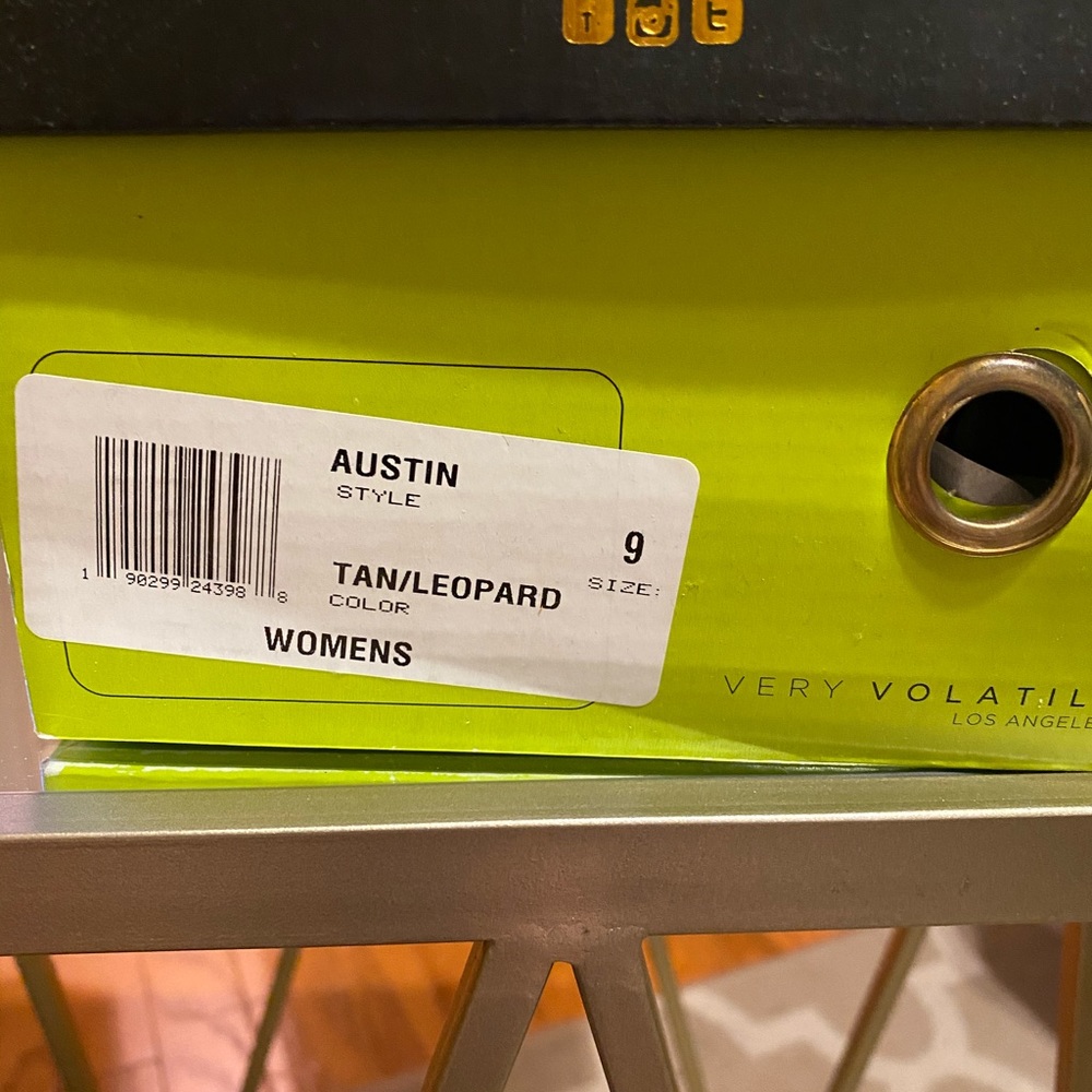 Very Volatile - Size 9 - Picture 13 of 13